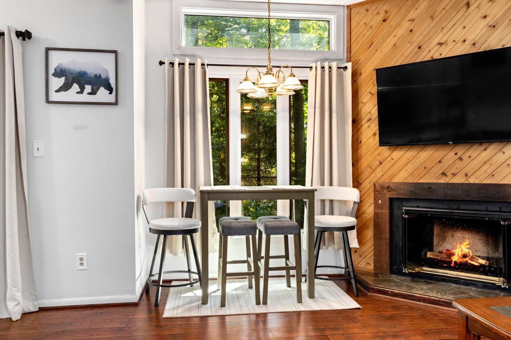 Cozy Condo In Wintergreen Resort That Sleeps 4! Lyndhurst Extérieur photo